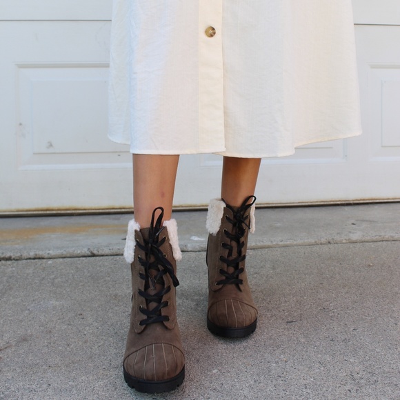 🚨LAST CHANCE// Khaki Sherpa Boot - Picture 8 of 8